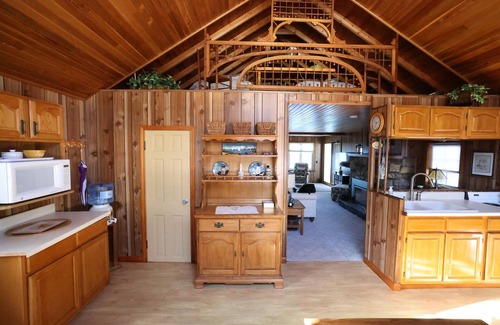 Brier Hill Cabaña | Cozy St. Lawrence waterfront cottage. Two bedrooms, 1 bathroom sleeps 4!