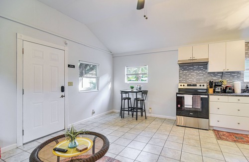 South Pinellas Community Council Casa | Cozy St Pete Home ~ 2 Mi to Madeira Beach!