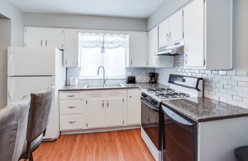 Rochester Casa | Cozy Stay at 3 bedroom 2 Bathrooms House