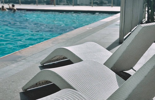 South Triangle Condominio | Cozy Staycation With Netflix, Pool, Ps4, Board Games