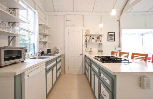 Stockbridge Cabina | ¡NUEVO! Airy Berkshires Cabin - ¡Camina hasta la playa y el lago!