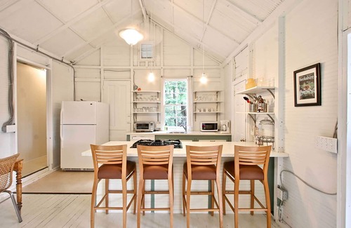 Stockbridge Cabina | ¡NUEVO! Airy Berkshires Cabin - ¡Camina hasta la playa y el lago!