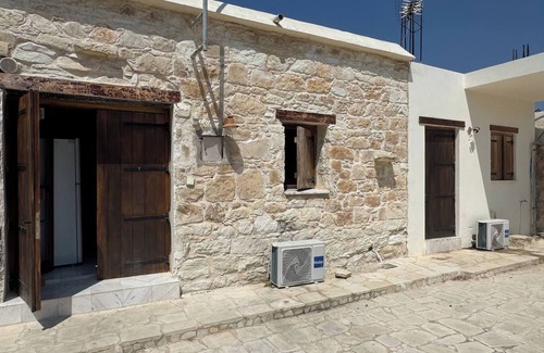 Marathounta Apartamento | Cozy Stone house with 1 bedroom