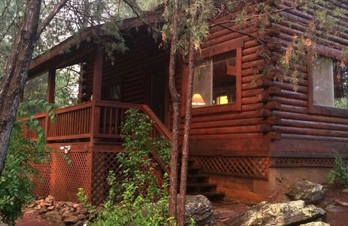Whispering Pines Cabina | Acogedora cabaña streamfront ubicado en los pinos