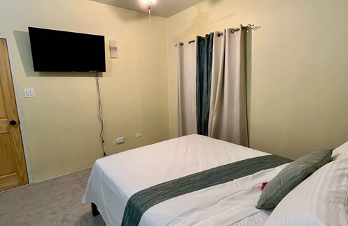 Saint John Parish Apartamento | Cozy studio with WiFi, AC, kitchen in tranquil Cedar Valley Gardens