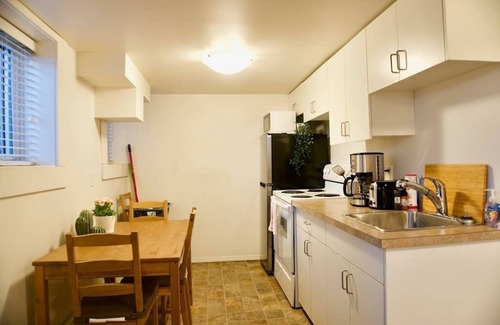 Moose Jaw Apartamento | Cozy Studio, 4k Smart TV, Parking, Downtown, WiFi