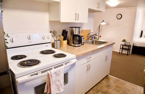 Moose Jaw Apartamento | Cozy Studio, 4k Smart TV, Parking, Downtown, WiFi
