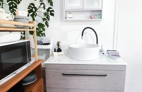 Tirohanga Apartamento | Cozy Studio - 5mins to Beach · Outdoor Bath · Breakfast Included · Pets Welcome