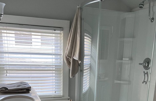 Northeast Kansas City Apartamento | Cozy studio apartment for monthly rentals in a quiet residential area.