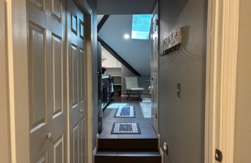 Bixby Apartamento | Cozy Studio Apartment above Garage