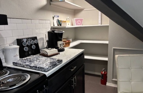 Bixby Apartamento | Cozy Studio Apartment above Garage