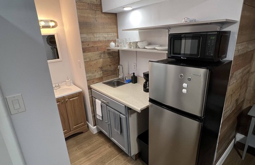 Orlando Apartamento | Cozy Studio Apartment, free parking, close to airport.