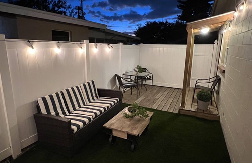 Orlando Apartamento | Cozy Studio Apartment, free parking, close to airport.