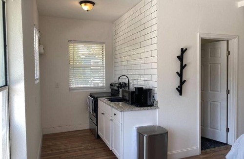 Ybor City Apartamento | Cozy Studio Apartment in Tampa with Parking