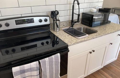 Ybor City Apartamento | Cozy Studio Apartment in Tampa with Parking