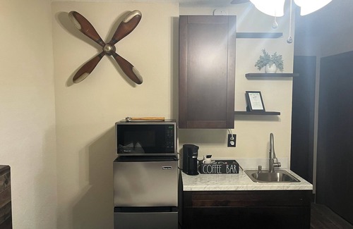 Hialeah Apartamento | Cozy studio apartment with private entrance and patio near MIA intl. airport
