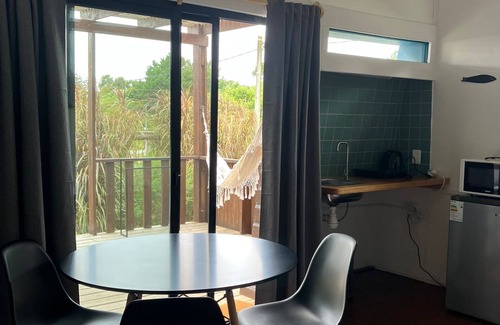 La Pedrera Apartamento | Cozy studio BRISA in La Pedrera with AC, WiFi, front deck on a garden