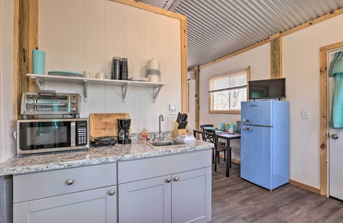 Tallassee Apartamento | Cozy Studio Cabin in Tallassee w/ Water View!