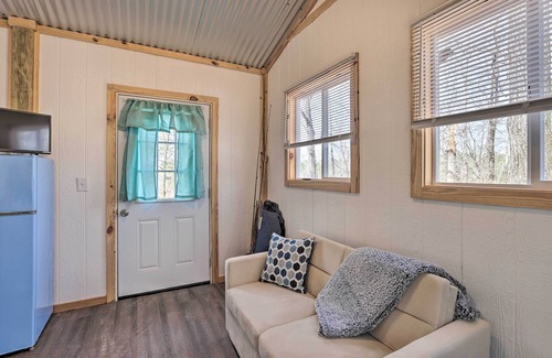 Tallassee Apartamento | Cozy Studio Cabin in Tallassee w/ Water View!