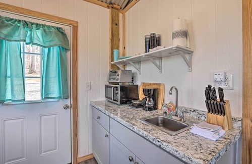 Tallassee Apartamento | Cozy Studio Cabin in Tallassee w/ Water View!