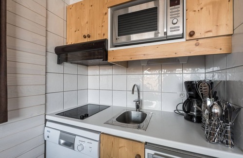 Les Almes Apartamento | Estudio cómodo cerca de pistas y comercios, balcón