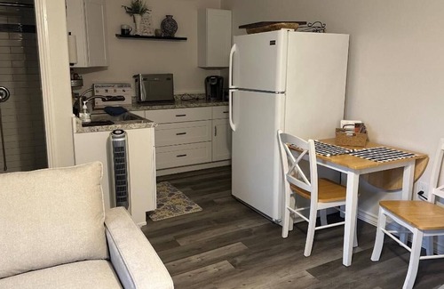 Brea Apartamento | cozy studio centrally located in orange county/ relaxing yard/newly furnished