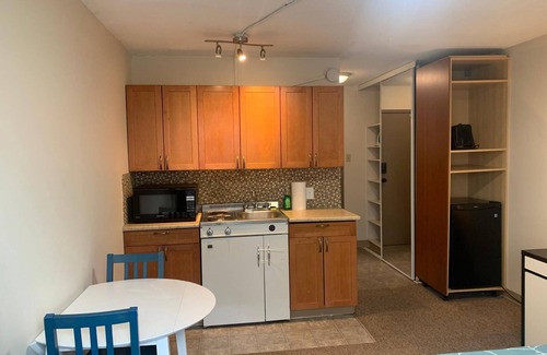 Bow Riverfront Apartamento | Cozy Studio Escape Near Bow River & Downtown Core