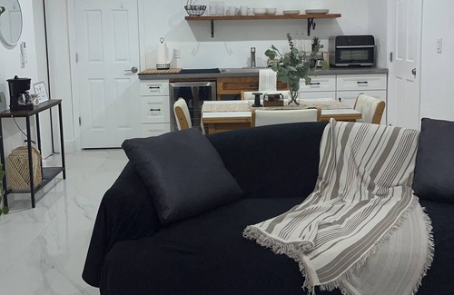 Pembroke Pines Apartamento | Cozy studio in home with private parking and entrance in charming Pembroke Pines
