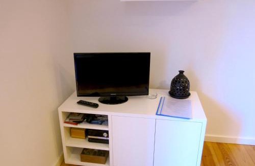 Sao Cristovao e Sao Lourenco Apartamento | Cozy Studio in Mouraria with AC
