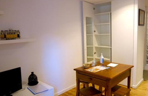 Sao Cristovao e Sao Lourenco Apartamento | Cozy Studio in Mouraria with AC