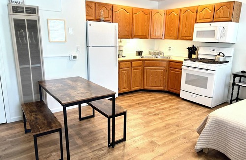 Norton Shores Apartamento | Cozy Studio in Norton Shores, walking distance to Maranatha and to Lake Michigan