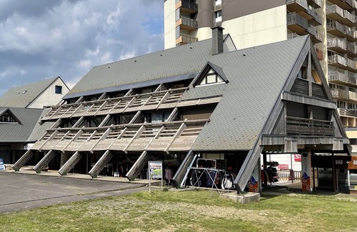 Laveissiere Apartamento | Acogedor estudio en el corazón de la estación, balcón, ideal para 4 personas