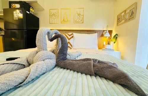 Pinagsama Apartamento | Cozy Studio in Viceroy Near Venice Mall