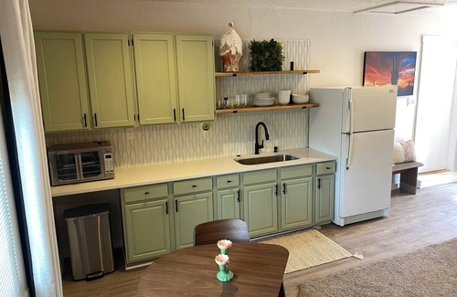 Green Springs Apartamento | Cozy studio in Washington with WiFi, AC, close to restaurants & shopping.