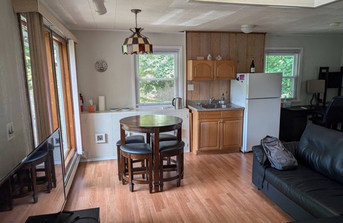Thomaston Apartamento | Cozy studio in wonderful Great Neck with AC, WiFi, fitness room