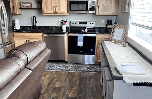 Sequim Apartamento | Cozy studio located near Marina, hiking trails & downtown Sequim. Pet friendly.