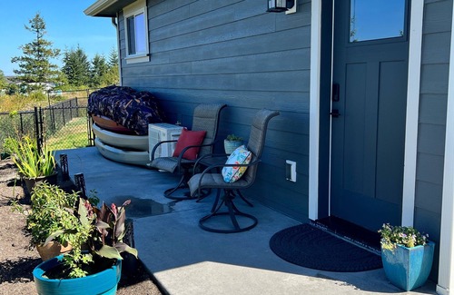 Sequim Apartamento | Cozy studio located near Marina, hiking trails & downtown Sequim. Pet friendly.