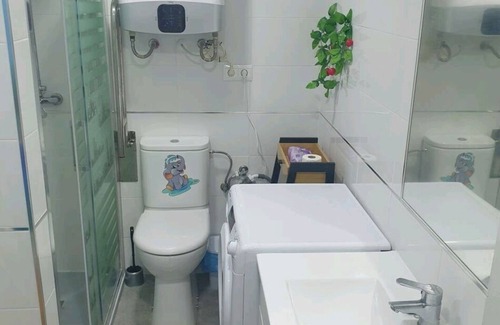 Torre del Mar Apartamento | Acogedor estudio cerca de la playa con piscina.