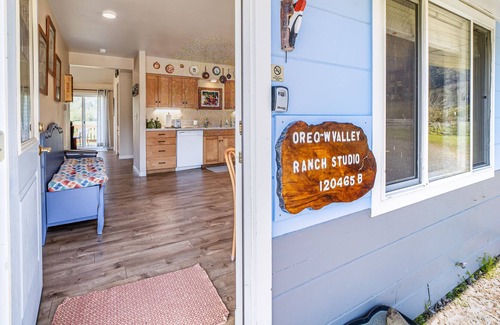 Orick Apartamento | Cozy Studio on a Pasture Near Town & Parks w/ Full Kitchen & Free WiFi