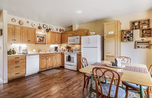 Orick Apartamento | Cozy Studio on a Pasture Near Town & Parks w/ Full Kitchen & Free WiFi