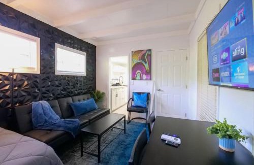 Middle River Terrace Apartamento | Cozy Studio - Private Patio, Grill & Firepit