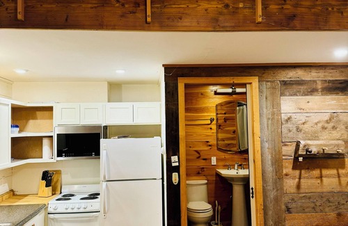 Poultney Apartamento | Cozy Studio Retreat in Poultney, VT Ideal for Remote Work or a Serene Getaway