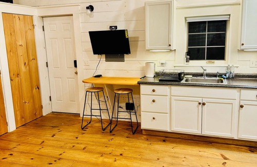 Poultney Apartamento | Cozy Studio Retreat in Poultney, VT Ideal for Remote Work or a Serene Getaway