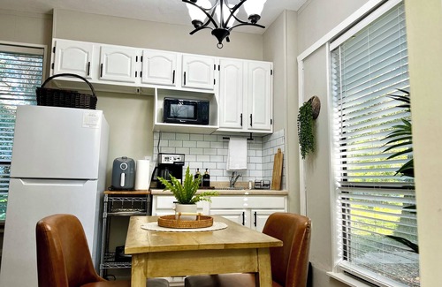 Gainesville Apartamento | Cozy Studio Retreat in Central Gainesville – Minutes to UF & Shands
