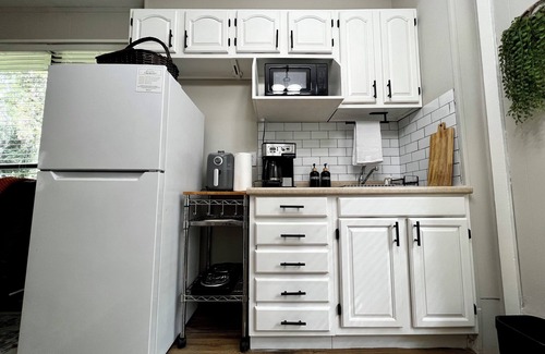 Gainesville Apartamento | Cozy Studio Retreat in Central Gainesville – Minutes to UF & Shands