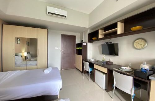 Hegarmanah Apartamento | Cozy Studio Room No Kitchen at Skyland City Jatinangor Apartment By Travelio