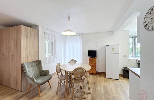 Lamalou-les-Bains Apartamento | Estudio céntrico cerca de Termas con terraza y todas comodidades