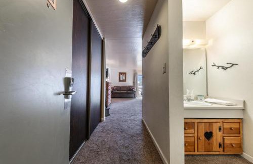 Truckee Casa | Cozy Studio w/Partial Lake view #224 at Donner Lake Village