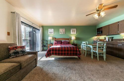 Truckee Casa | Cozy Studio w/Partial Lake view #224 at Donner Lake Village