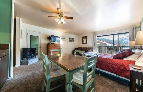 Truckee Casa | Cozy Studio w/Partial Lake view #224 at Donner Lake Village